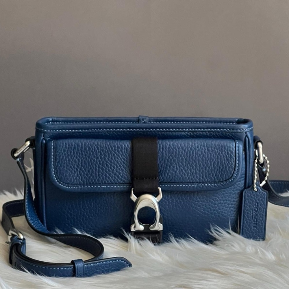 CM335 - Coach Beck Slim Crossbody